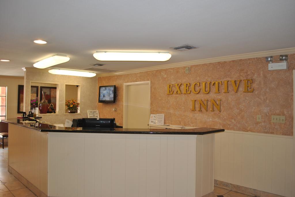 Executive Inn Brookshire ภายนอก รูปภาพ