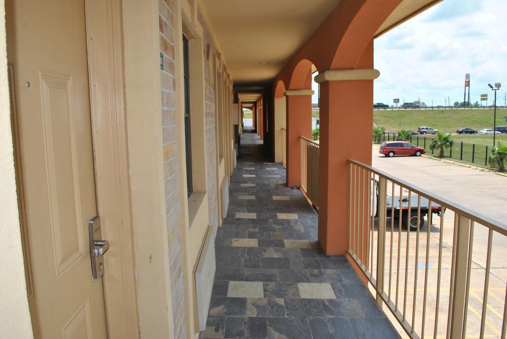 Executive Inn Brookshire ภายนอก รูปภาพ