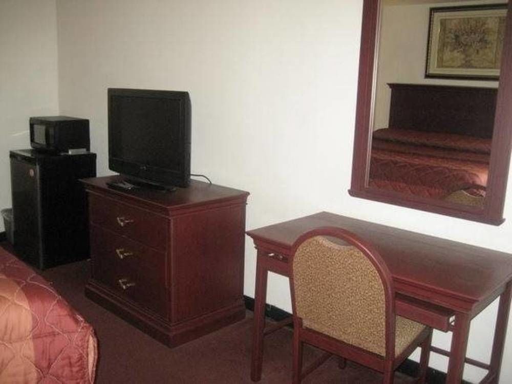 Executive Inn Brookshire ภายนอก รูปภาพ